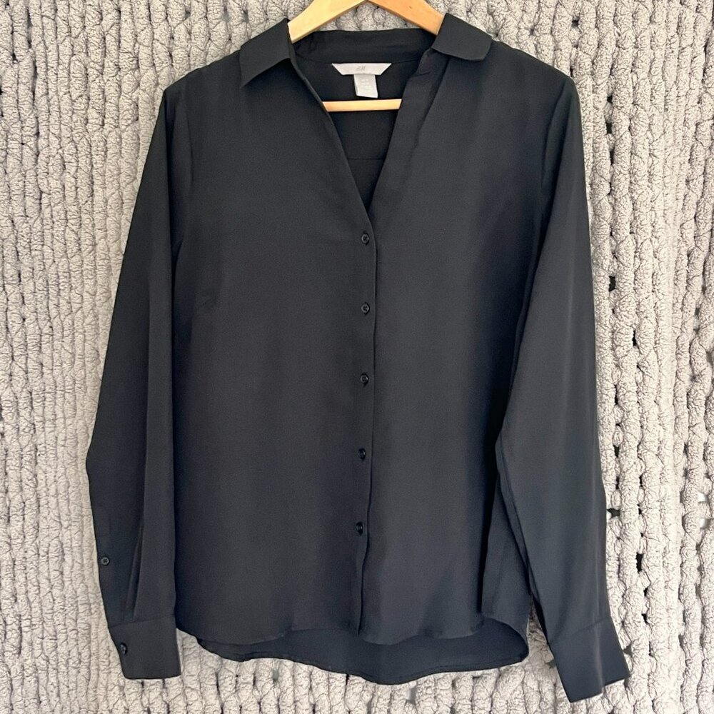 H&M Black V-Neck Button-Up Blouse Size 10 - Picture 2 of 11